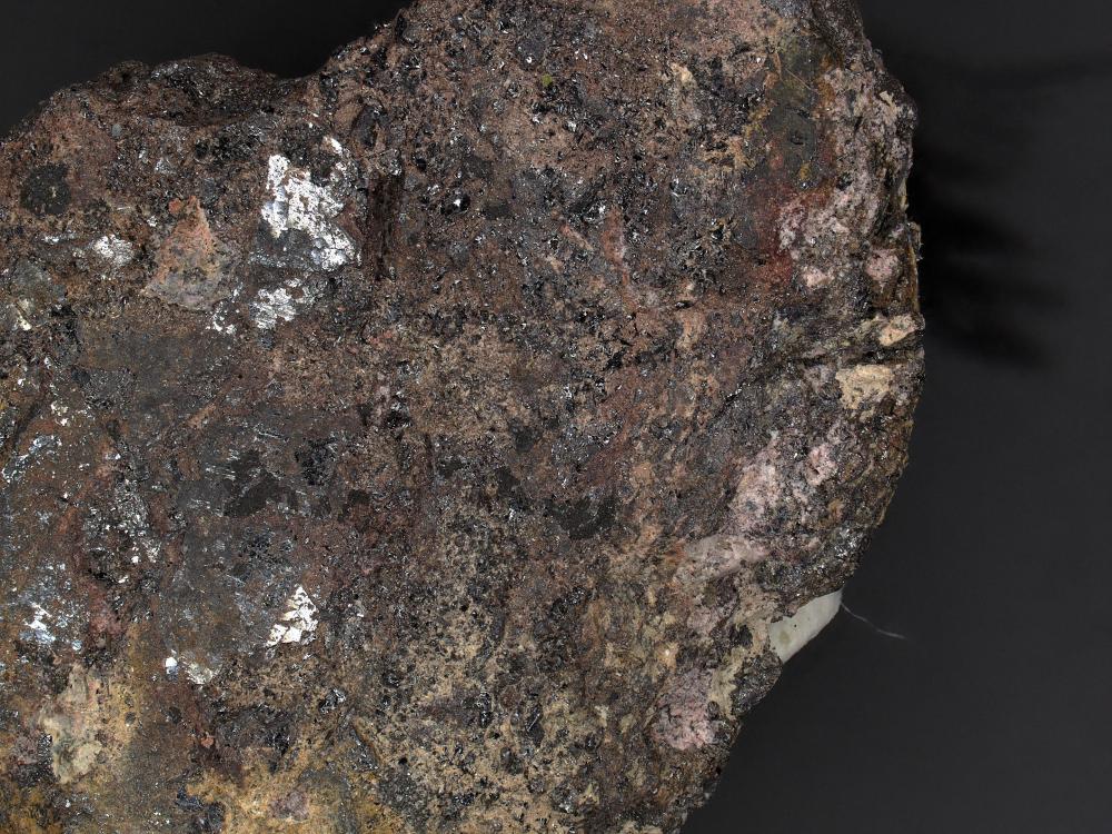 Almeidaite